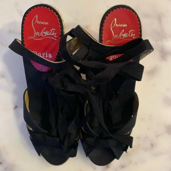 Christian Louboutin Isabelle black wedges. Size 35 - Picture 4 of 8